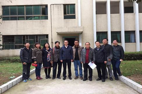 说明: C:\Users\Administrator\Desktop\工作图片\工作汇报图片素材\与冉校长,基建处朱处长,国资处张处长在机房门口合影.jpg